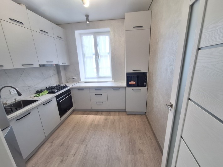 2 кімнатна  простора квартира в центрі   пл. 61.5 кв.м , сучасний є/ремонт - фото 1