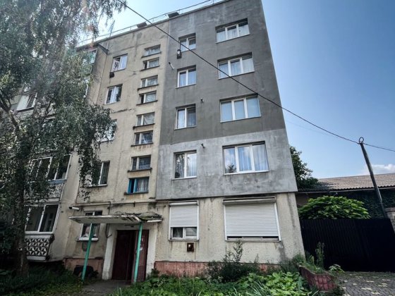 3-кімнатна в центрі Снятина з євроремонтом на першому поверсі Снятын