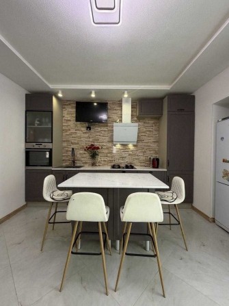 Продаж 3-кімн. квартири  у Святопетрівському - фото 1