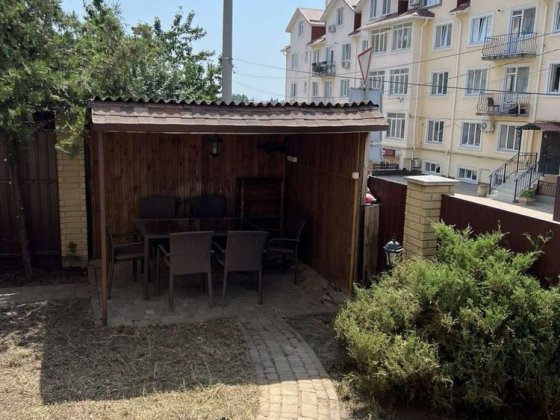 Продаж квартири з двориком  від власника, Петрівський квартал Святопетрівське
