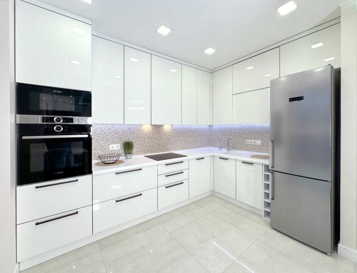 Простора 1-кімнатна квартира 71 м² з гардеробною в ЖК «Євромісто», Жулянська 2 - А - фото 1