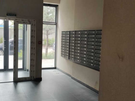 До метро 25 хвилин пішки Чабани