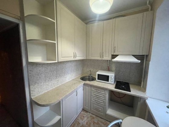 Продам 1-к квартиру біля метро Палац Україна | Ремонт, меблі, техніка та мінімальне оформлення Лесники