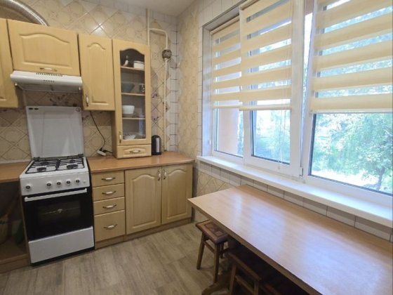 Продаж 2 кімнатна  73 кв м Бородянка центр Бородянка