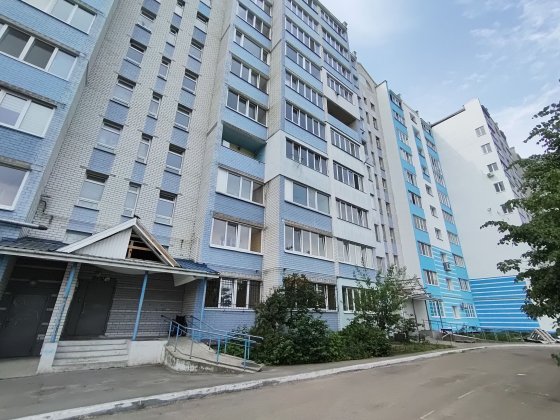 Продається велика двокімнатна квартира в селищі Глеваха Глеваха