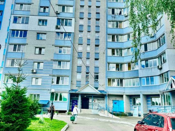 Продається  простора   2-х кімнатна квартира в  смт. Глеваха Глеваха