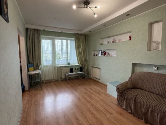 Продам простора 3-кімнатна квартира в с. Гаврилівка, лише 10 км від Гостомеля. Гавриловка