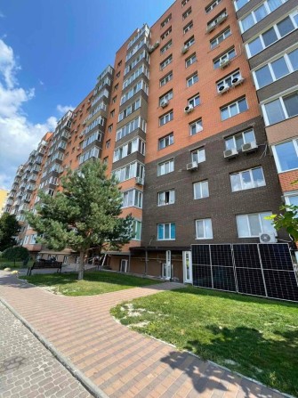 Продаж 2к квартири з частковим ремонтом - фото 1
