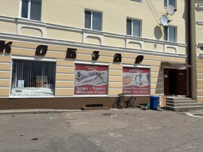 ОРЕНДА - нежитлових приміщень 1-го поверху, загальною площею 94,2 кв.м. м. Борщів - фото 1