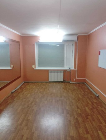 Сдам в аренду комнату в офисе по пр. Металлургов г. Каменское - фото 1