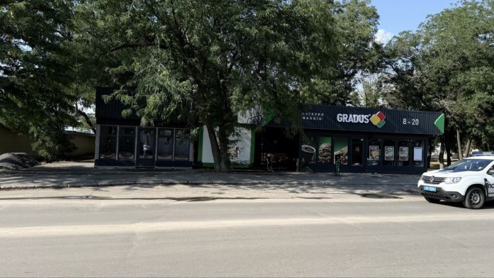 Здається в оренду фасадне комерційне приміщення площею 30 м² у місті Вознесенськ. - фото 1