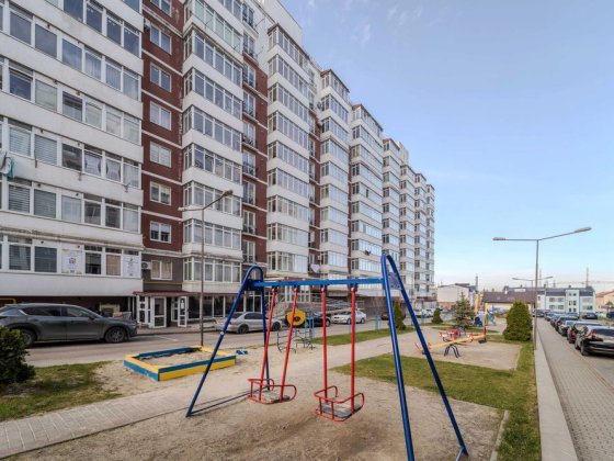Продаж 2 кім квартири в зданому та заселеному будинку біля Львова ( Винники)  з гаражем Винники