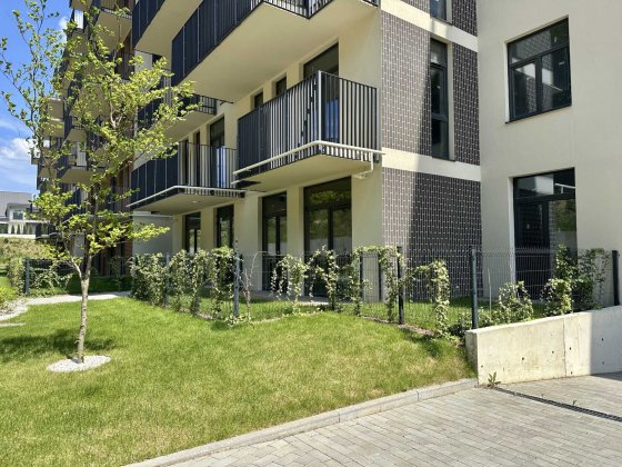 Продаж двокімнатної квартири з власним подвірʼям, м.Винники Винники