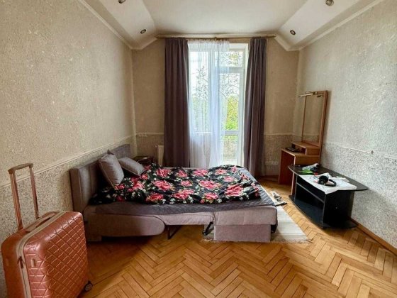 Продаж 1 кімнатної квартири в Брюховичах з ремонтом.