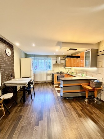 Продаж 2-кім. квартири 70 м.кв., в. Сахарова - фото 1