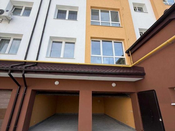 Продаж 3 кімнатної просторої квартири вул. Героїв Крут