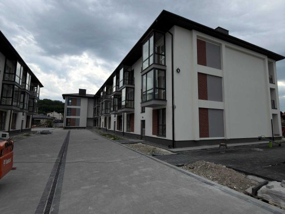 Продам здану 2 кімнатну Винники 75 мкв секція 2 Винники