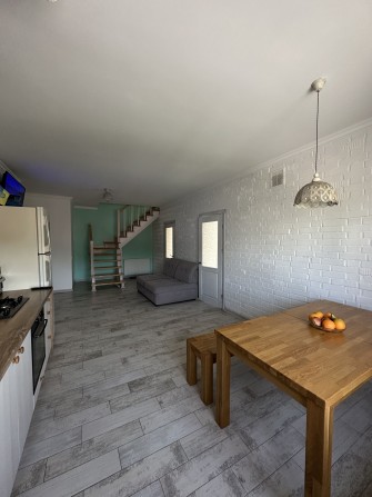 Продаж квартири 130.4 м.кв., вул. Івасюка / Винники - фото 1