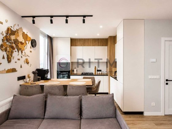 Продаж 2-кімнатна квартира з ремонтом ЖК Grand Village.