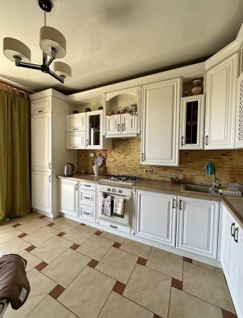 Продаж 3 кімнатної квартири по вул. Тичини,2 ЖК Сонячний Край. Квартира має 3 окремі кімнати, 2 балк - фото 1