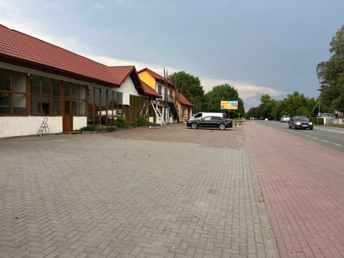 Оренда фасадних  приміщень  вільного призначення у Коломиї площею 120-240 м2, центральна дорога Коло - фото 1