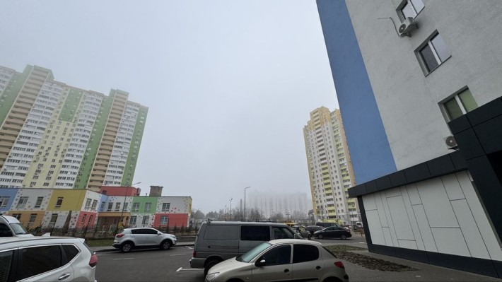 Оренда  52 кв.м , фасад, ЖК Атлант, поруч з садочком - фото 1