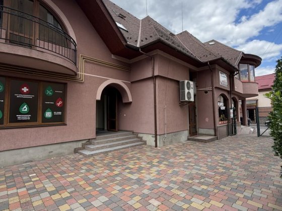 Центр  Петра Чайковського 2б/1 Комерційне приміщення 60 кв.м.під медицину,салон краси,барбер,офіс. Мукачево