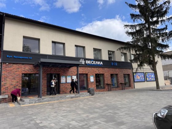 Здається в оренду просторе комерційне приміщення — 2-й поверх у ТРЦ “Веселка” (колишній магазин “Дру Прилуки