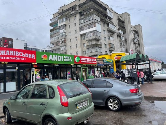 Оренда, Фасадний вхід, Торгового Приміщення, Ромни 35м2