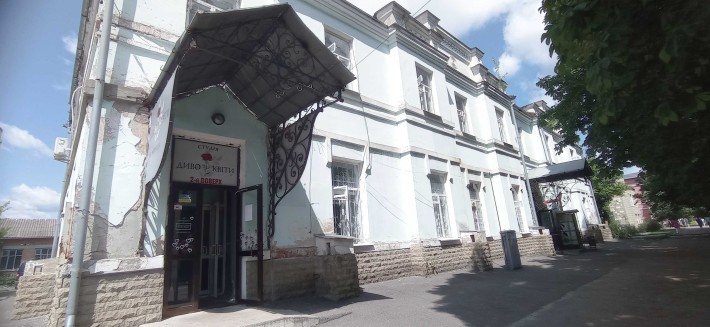 Оренда Укртелеком! 650,70 м²; м. Ромни, вул. Соборна, 35 - фото 1