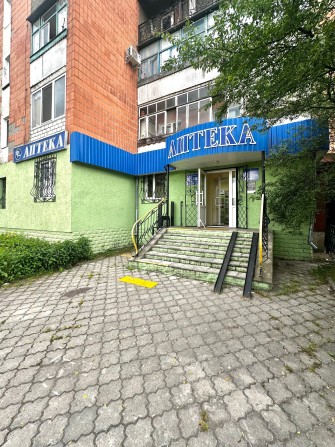 Здам ФАСАДНЕ комерційне приміщення біля зупинки з ХОРОШИМ ТРАФІКОМ - фото 1