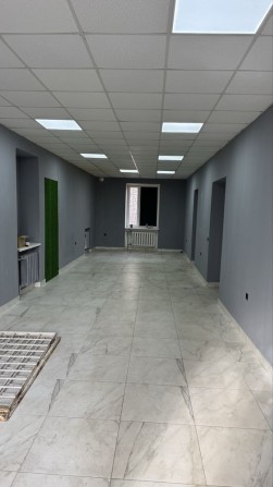 Сдам помещение в центре Славянска площадь   возле ГОВД  70м - фото 1