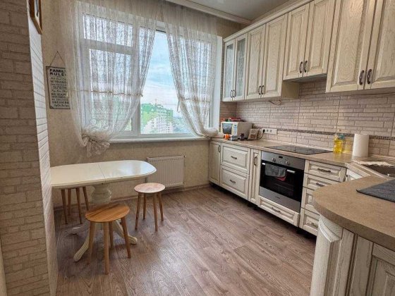 2 комн квартира в Кадорре. Поселок Котовского. 10 Жемчужина Крижанівка