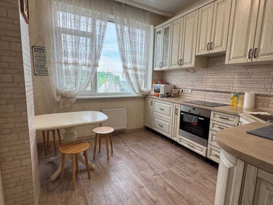Продам 2-комн. квартиру с РЕМОНТОМ в КАДОР  "10 Жемчужина" на ул. Марсельская Крыжановка