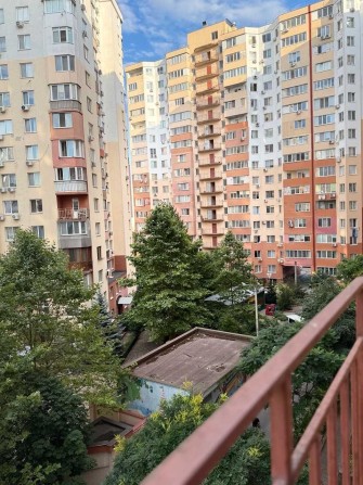 У продажу 1-квартира в ЖМ Райдужний з ремонтом меблями технікою - фото 1