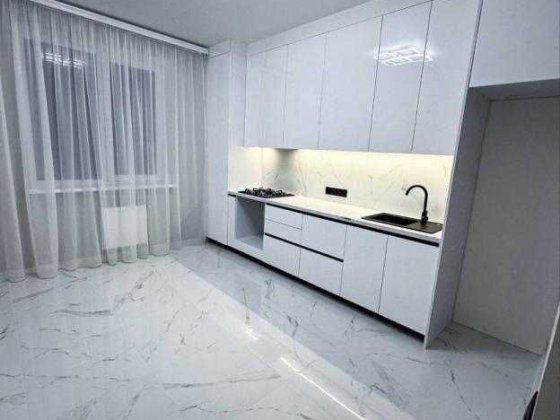 В продажу 1 квартира з авторським ремонтом на середньому поверсі -  ЖК Авангард, Авангард