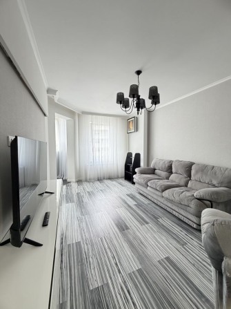 В продаже трехкомнатная квартира в ЖК Радужный - фото 1