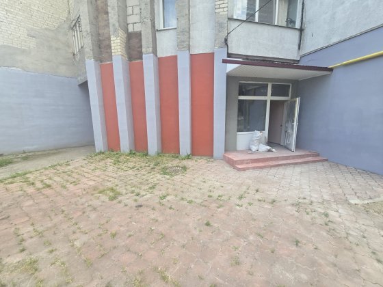 Оренда біля памятника Бенардосу Фастів