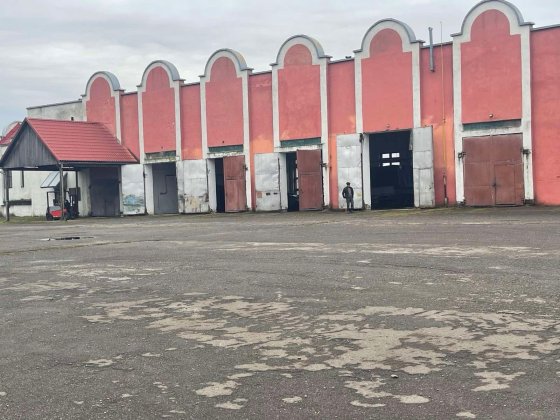 Оренда складських приміщень та гаража на великій закритій  території Хуст