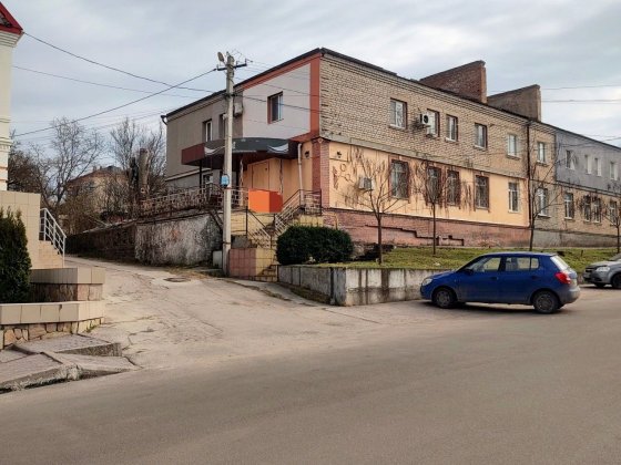 Комерційне приміщення з великою терасою під вашу концепціїю Верхньодніпровськ