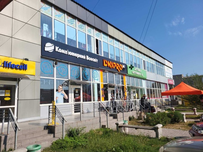 Фасад! Оренда приміщення 46,3 кв.м в ТЦ м. Апостолове, Центральна - фото 1