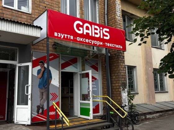 Здам оренда торгове приміщення офіс фасад окремий вхід центр 1 поверх Черняхов
