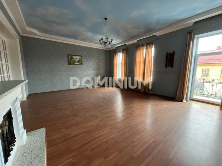 Оренда просторого приміщення 286 м² у самому центрі міста з можливістю проживання - фото 1