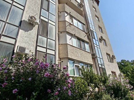 В продаже большая однокомнатная квартира в пятиэтажном новострое с лифтом, газом со своей кладовкой  Великодолинське