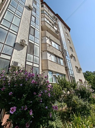 В продаже большая однокомнатная квартира в пятиэтажном новострое с лифтом, газом со своей кладовкой  - фото 1