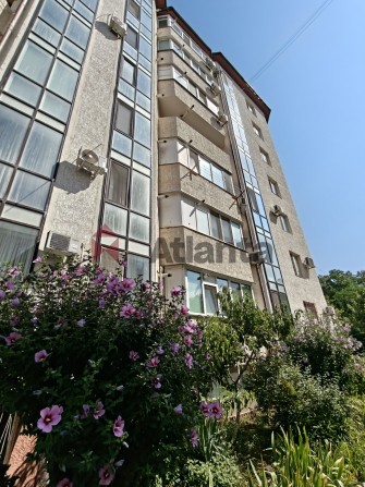 Простора квартира з кладовкою в новому будинку з АГВ - фото 1