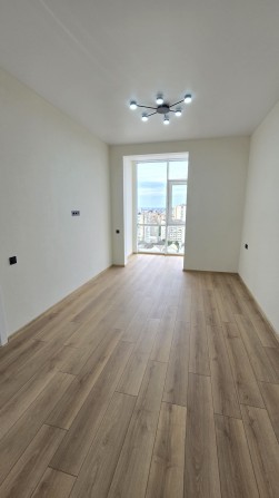 Сахарова/ 20 Жемчужина  В продаже шикарная квартира с ремонтом 42 кв.м.  Гардеробная  Раздельный сан - фото 1