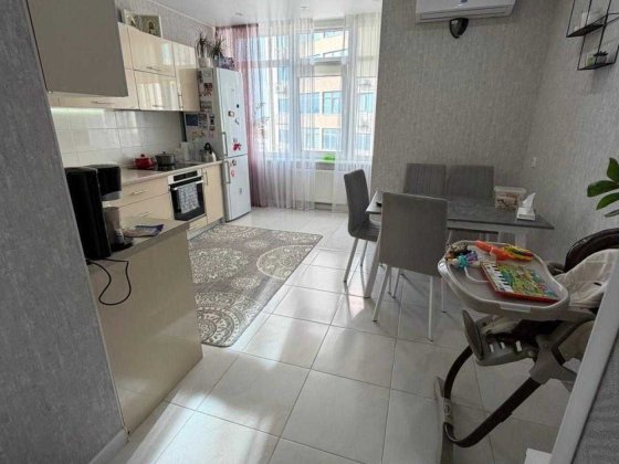 Продам 2-х ком с ремонтом в Кадоре на Сахарова Крыжановка