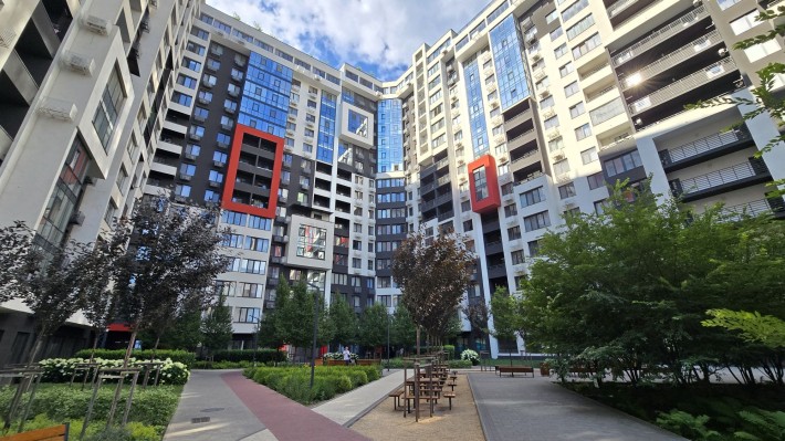 ЖК "Таировские сады"  В продаже шикарная 3-х комнатная квартира  Улучшенная планировка  7 этаж  Лодж - фото 1
