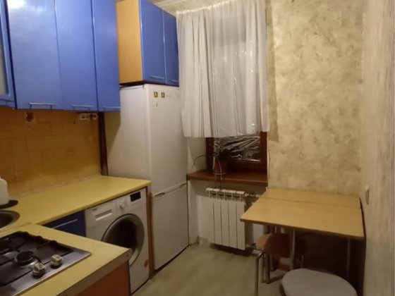 Продам однокомнатную на Бочарова Корсунцы
